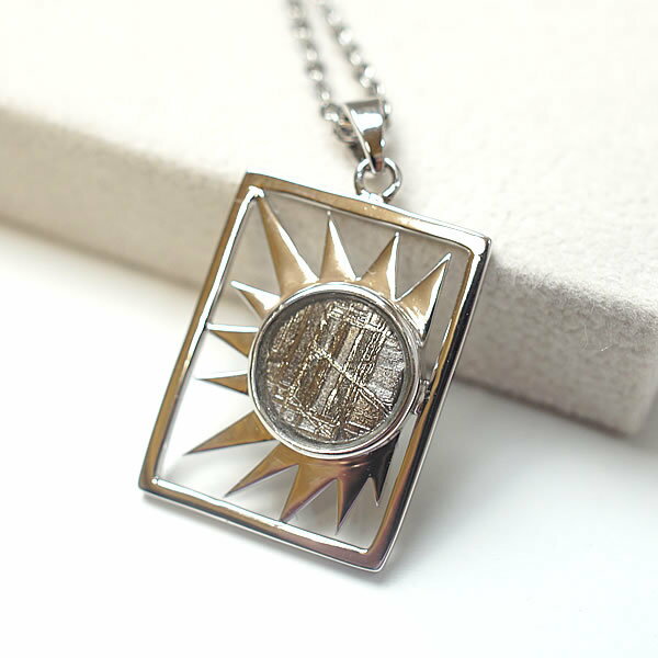 ギベオン隕石 （メテオライト）太陽 ペンダント ネックレス 天然石 パワーストーン 隕石 隕鉄 鉄隕石