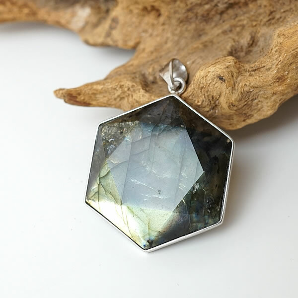 【一点物】ラブラドライトAAAAA 六芒星 ヘキサグラム マダガスカル産 ペンダント ネックレス SV925 天然石 パワーストーン ブラックラブラドライト 曹灰長石