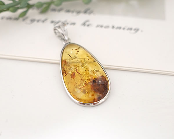 【一点物】 アンバーAAAAA 琥珀 ロシア産 ペンダント ネックレス 天然石 パワーストーン フラワーアンバー コハク 琥珀 こはく
