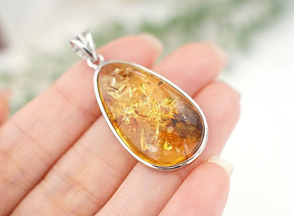 【一点物】 アンバーAAAAA 琥珀 ロシア産 ペンダント ネックレス 天然石 パワーストーン フラワーアンバー コハク 琥珀 こはく