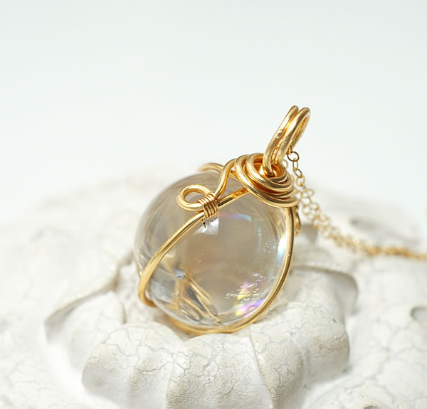 【一点物】アイリスクォーツ レインボー水晶AAAAA ブラジル産 虹り水晶 レインボークォーツ ペンダント ネックレス ゴールドカラー 天然石 パワーストーン 4月の誕生石 幸運 開運