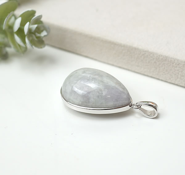 【一点物・希少色】ミャンマー産天然本翡翠 ラベンダー翡翠 硬玉 ジェダイト 翡翠輝石 ペンダント ネックレス 天然石 パワーストーン ひすい ヒスイ 本翡翠 ジェイド 5月の誕生石