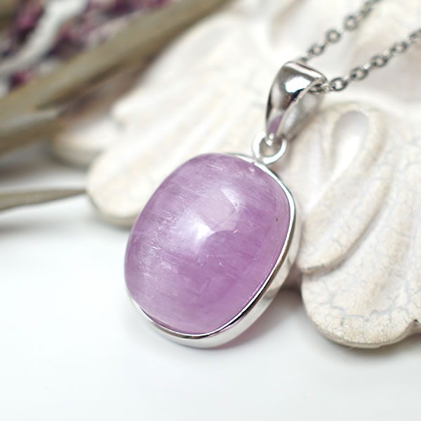 【一点物】クンツァイトAAAAA ブラジル産 ペンダント ネックレス 天然石 パワーストーン しずく型 ミルキークンツァイト リチア輝石 スポデューメン