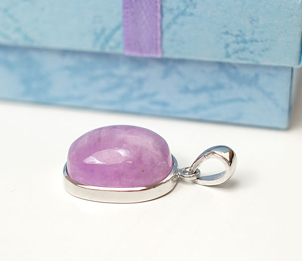 【一点物】クンツァイトAAAAA ブラジル産 ペンダント ネックレス 天然石 パワーストーン しずく型 ミルキークンツァイト リチア輝石 スポデューメン