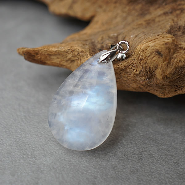【一点物】レインボームーンストーンAAAAA タンザニア産 ホワイトラブラドライト ペンダント ネックレ..