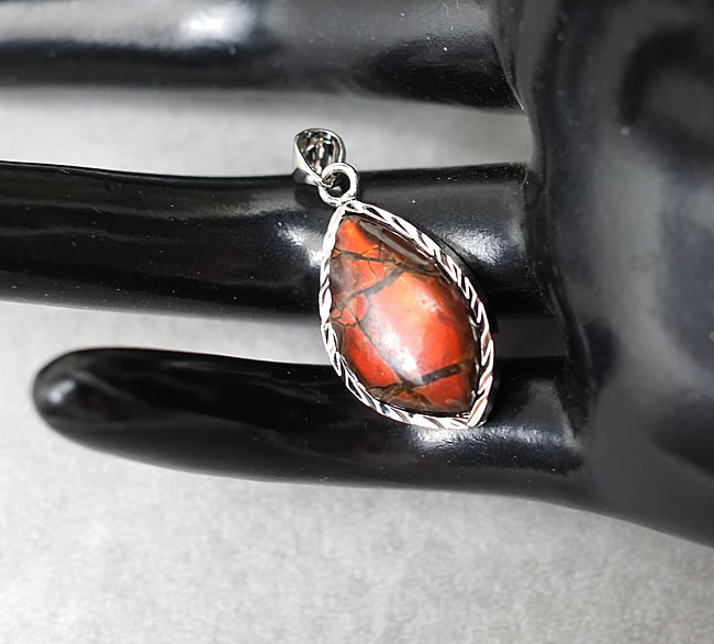 【一点物】アンモライト カナダ産 ペンダントトップ ネックレス 天然石 パワーストーン アンモナイト 化石 シルバー925 赤色