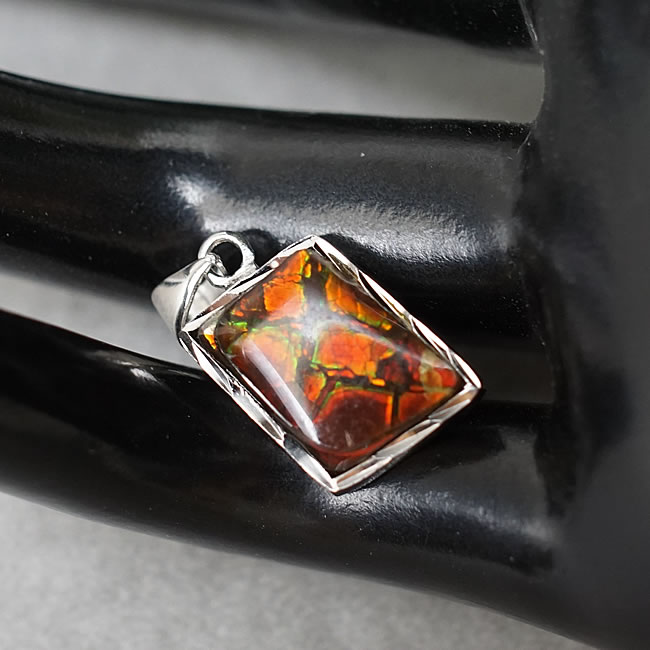 【一点物】アンモライト カナダ産 ペンダントトップ ネックレス 天然石 パワーストーン アンモナイト ..