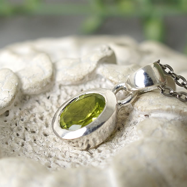 【一点物】宝石質 ペリドット SA ペンダント ネックレス かんらん石 8月の誕生石 天然石 パワーストーン ファセットカット