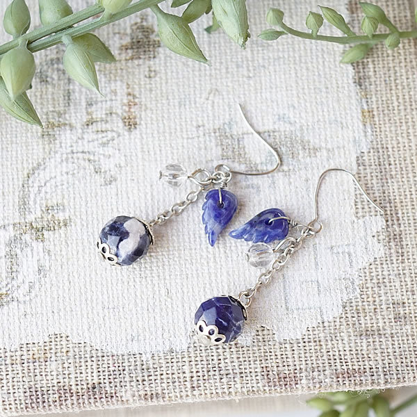 ソーダライト 天使の羽根ピアス 天然石 パワーストーン フックピアス ハンドメイドアクセサリー 青