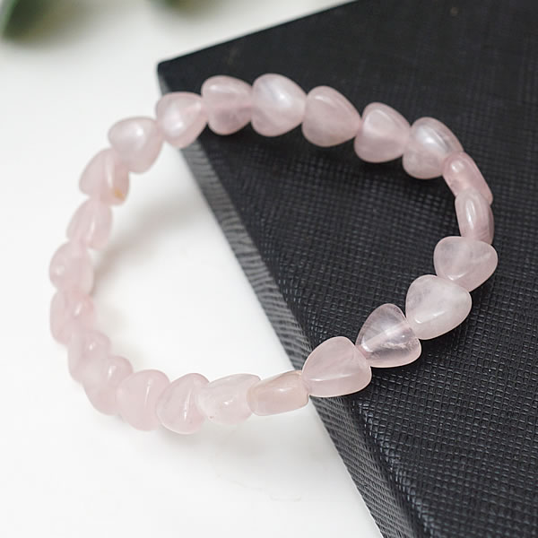 Ma Lina stone jewelryのローズクォーツ ブレスレット ハート 8mm 紅水晶 天然石 パワーストーン 恋愛運 愛情運 良縁 癒し お守り ピンク つけっぱなし レディース｜アングル2