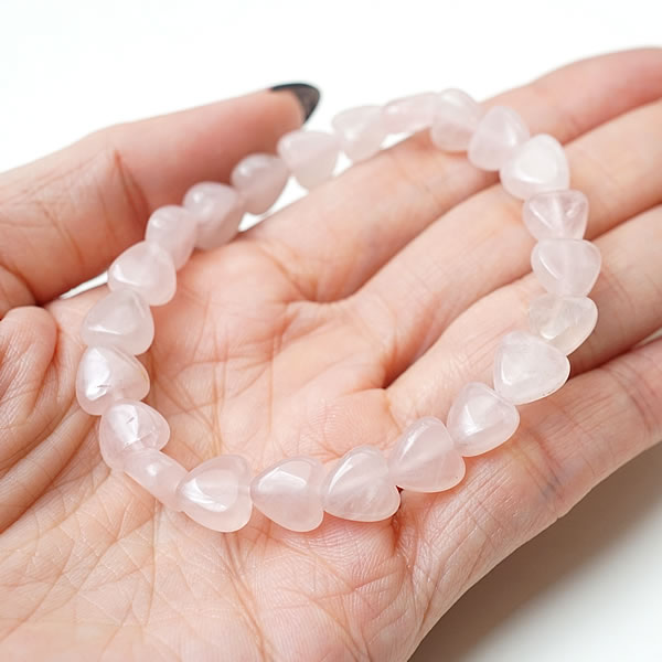 Ma Lina stone jewelryのローズクォーツ ブレスレット ハート 8mm 紅水晶 天然石 パワーストーン 恋愛運 愛情運 良縁 癒し お守り ピンク つけっぱなし レディース｜アングル3