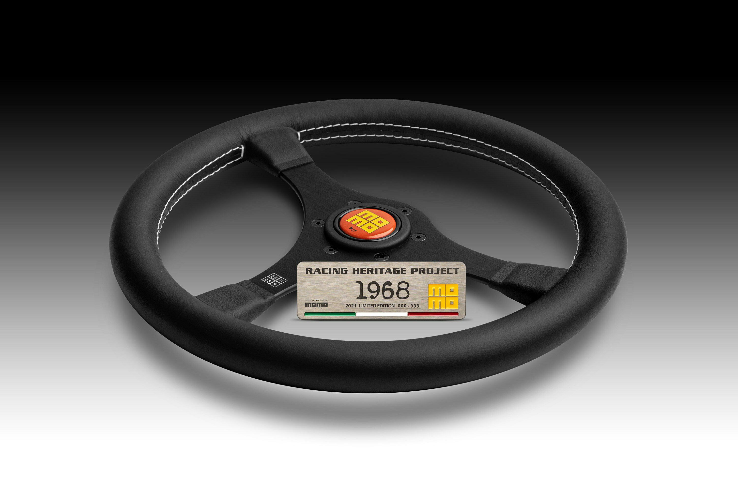 MOMOステアリング レーシングヘリテージ　1968350mm　ブラックスポーク正規品