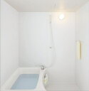 ○浴槽と洗い場床が2分割構造で搬入がラクに行えます。 ○内装は清潔感のあるホワイト系の内装カラー＋岩肌調の床面 ○シャワーには節水シャワーを採用 【出品仕様】 BW-1014LBE 壁パネル：Lパネル/（マット）ホワイト アクセントパネル：色付きパネル選択可能 床：岩肌調 単色〈ホワイト〉 天井：平天井　天井高：［2005mm］ 換気設備：なし 浴槽：FRP浴槽　ホワイト　ゴム栓 ドア：折り戸 キレイドア（W700×H2000mm） 水栓：兼用ツーハンドルデッキ水栓 シャワー：エコフルシャワー〈ホワイト〉 照明：スリム照明（LEDランプ） タオル掛け *ドア位置はRL　RC　LR　LC(4)パターンよりお選び頂けます。 【オプション】 天井換気扇　UF-27A　+￥4880 換気グリル　+￥200 収納コーナー棚2段〈ホワイト〉NT-180A/W91 +￥1120 化粧鏡KGM-3080S　￥1980 追炊き用浴槽穴あけ　+￥1650 寒冷地仕様（北海道は必須となります。）　+￥1800 シャワーヘッド：スイッチ付エコアクアシャワー〈ホワイト〉+￥3300 強制循環追い炊きセット：循環アダプター+外部配管（ハイブリットホース4m） +￥9900 ※ご希望の仕様が選択できない場合やその他オプションが必要の方はご注文手続き時に【備考】欄にご記載下さい。 ※オプションを選択された場合、合計金額に自動反映されませんので、後ほど当店よりお送りする【ご注文承諾メール】にて、請求金額に追加させていただいていますのでご確認ください。 【据付必要寸法】 W1110×D1480×H2494mm 全国メーカー施工にて対応（別途施工費必要）致しますのでお気軽にお申し付け下さい。 （メーカー施工は組立のみです。撤去・配管・配線・大工工事は行いません。） ご不明点ご質問ございましたらお気軽にお問い合わせ下さい。 【メーカー保証について】メーカー施工時 取付日より起算して、防水性能を5年間、防水性能以外については2年間となります。 （但し無償修理期間内でも、自然災害等有料修理になることが御座います。 詳しくはメーカーホームページで確認お願いします。） 【商品の発送/納期について】*代引での発送はできません。 *メーカー直送送料無料　（沖縄県本島 +￥24000, 離島への配送はできません。） ○納期は発注後約2週間かかります。（メーカー欠品、メーカー施工有り、沖縄・北海道は除く） （お急ぎの場合は必ず事前にご連絡ください。） ○ドライバー1名で4トン車での配送・車上渡しとなりますので 荷物の荷降ろし・搬入などはご購入者様となります。 *到着時間はAM9時〜9時30分着 （不在置きや階上搬入などもできません） **【注意事項】***トラブル防止の為、必ずお読みください。 ○ドア位置により、納入部材がまったく異なります。ご購入前にご確認をお願い致します。 ○不在・荷受け不可による商品の持ち帰り、再配送には高額の費用が発生致します。 ○傷の確認は荷受時にお願いします。納入後の傷の発見は、いつ付いた傷かが、明確でない為有償になる場合が御座います。 ○トラブル発生の場合の補償は当社では負えませんので御了承願います。 ○メーカー施工の必要or不要は商品発注後の変更は出来かねます。 ○商品に施工マニュアルは同梱されていません。必要の方はご注文時にメールにてご連絡お願いします。