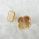 手作りジュエリー【グルー デコアクセサリーの土台】ゴールド ピアス16 フラワー 花 四つ葉 合金素材【メール便不可】