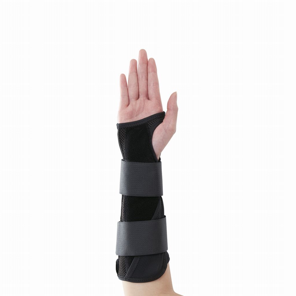 ハイブリッドシーネリスト（ロング） 198413(ヒダリL)●手のひら側の専用シーネに加え、小指側と甲側にアルミステーを配置。手関節の掌背屈、回内外、尺屈の動きを抑制し、患部をしっかりと固定します。●ショートタイプ・ロングタイプの2種類からお選びいただけます。●カラー：ブラック●入数：1コ一般医療機器（クラスI）13B2X00187000046【新品・正規品・代引き不可】納期はメーカー在庫等を確認後、折り返しご連絡させていただきます。 また、初期不良品以外の返品は承ることができません。 ※メーカー欠品及び納期未定の場合には、やむを得ずキャンセル処理をさせていただく場合がございますことをご了承ください。