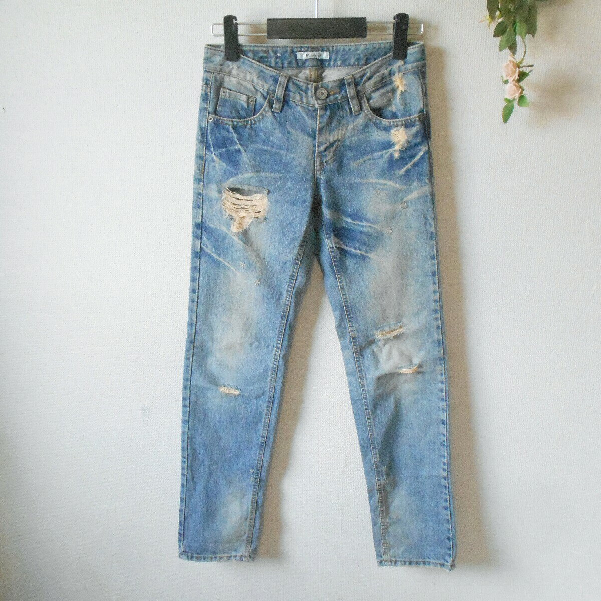 Rakuten - 【中古】エムドゥ M.deux パンツ デニム ジーンズ ジーパン ダメージ 入り 24 レディース