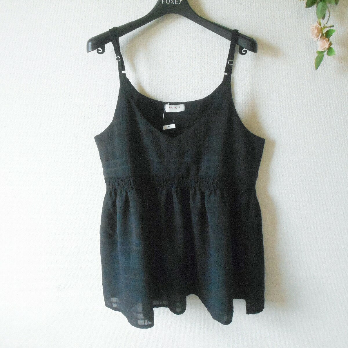 商品情報商品説明ご不明な点はご遠慮なくお問い合わせください。コンディション【状態】タグなしの未使用品になります。（タグの一部は残っています）素材【素材】ポリエステル100％サイズ【サイズ】M　タグ表記＝バスト79〜87　身長154〜162【...