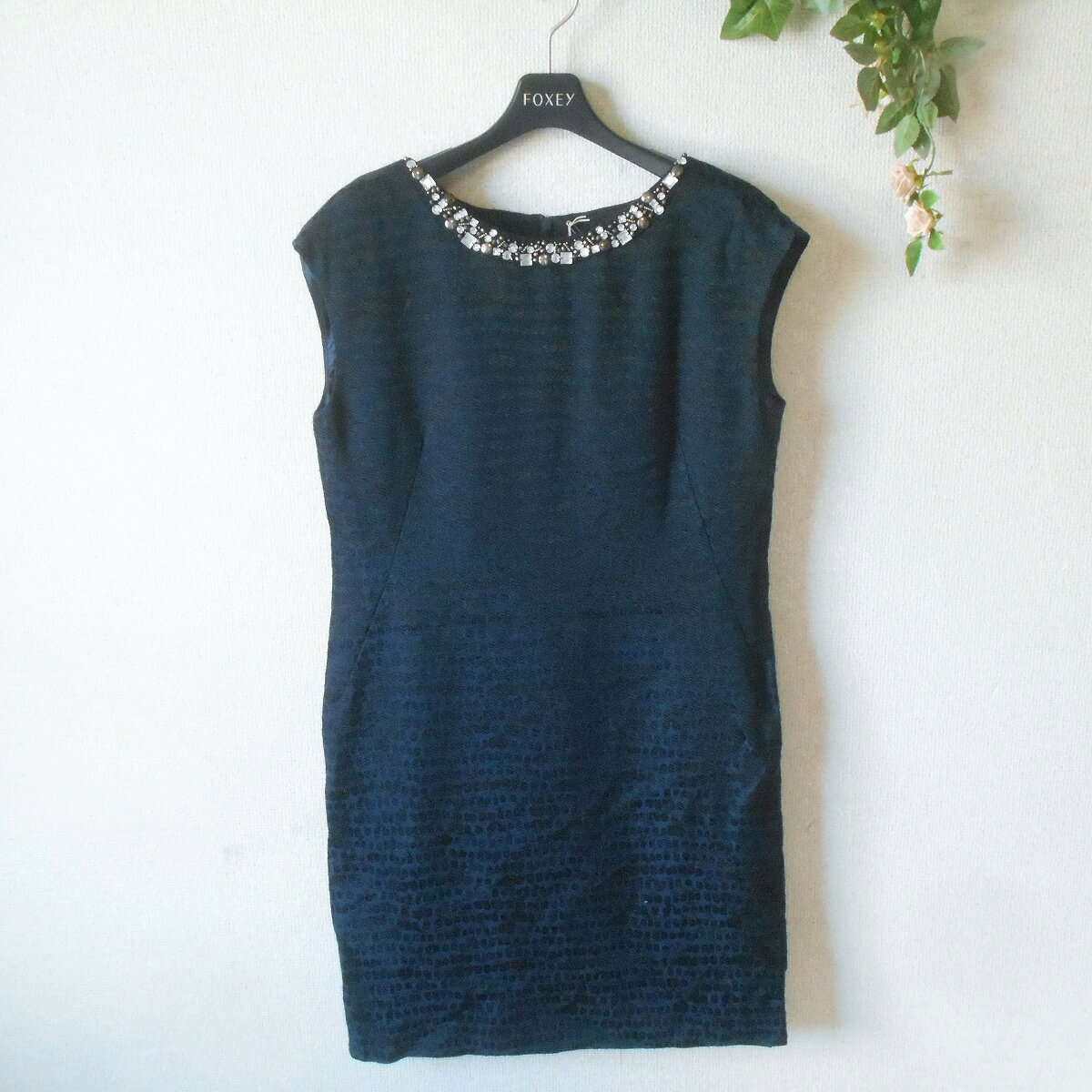 【中古】新品 タグ付き 25200円 ストロベリーフィールズ STRAWBERRY-FIELDS ワンピース 2 ノースリーブ 未使用 裏地アリ(4.0)