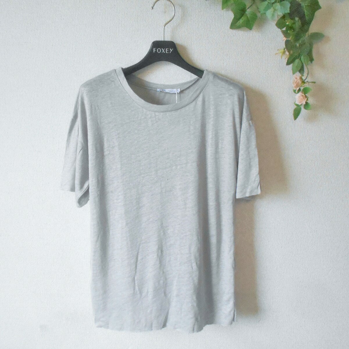 商品情報商品説明ザラのレディース用セーターになります。お色はベージュ系でリネン100％の夏を中心に着ていただけるお品です。シンプルなデザインと合わせやすいカラーで普段から使いやすいお品です。ご不明な点はご遠慮なくお問い合わせください。コンディション【状態】新品タグ付きです。素材【素材】リネン100％サイズ【サイズ】S【実寸】・身幅（脇下）＝46　・着丈（背中央）＝56　・肩幅＝50　・袖丈＝17＊実寸は平置きです。多少の誤差があるかもしれませんがご容赦ください。ご注意モニター発色の具合により色合いが異なる場合がございます。その他＊このお品は他モールでの販売もしております。売れた場合は売り切れとさせていただいておりますが、万が一入れ違いの場合はご了承ください。【中古】新品 タグ付き ZARA ザラ ニットソー セーター リネン 麻 レディース S 夏 未使用 新品 タグ付き ZARA ザラ ザラのレディース用セーターになります。お色はベージュ系でリネン100％の夏を中心に着ていただけるお品です。シンプルなデザインと合わせやすいカラーで普段から使いやすいお品です。ご不明な点はご遠慮なくお問い合わせください。 5