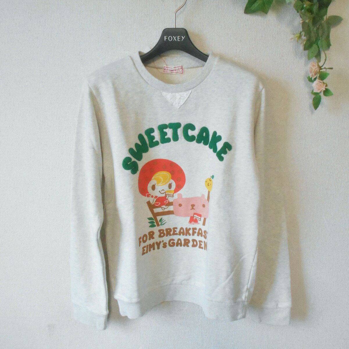 商品情報商品説明ご不明な点はご遠慮なくお問い合わせください。コンディション【状態】新品です。（注意書きのみあり）素材【素材】綿100％ レース部分　綿100％サイズ【サイズ】160cm【実寸】・身幅（脇下）＝46　・着丈（背中央）＝60　・肩幅＝38　・袖丈＝62＊実寸は平置きです。多少の誤差があるかもしれませんがご容赦ください。ご注意モニター発色の具合により色合いが異なる場合がございます。その他＊このお品は他モールでの販売もしております。売れた場合は売り切れとさせていただいておりますが、万が一入れ違いの場合はご了承ください。【中古】新品 kuma no Eimy chan くまのエイミーちゃん 160cm 子供服 ジュニア 女の子 トレーナー スウェット 未使用 新品 kuma no Eimy chan くまのエイミーちゃん 160cm ご不明な点はご遠慮なくお問い合わせください。 5