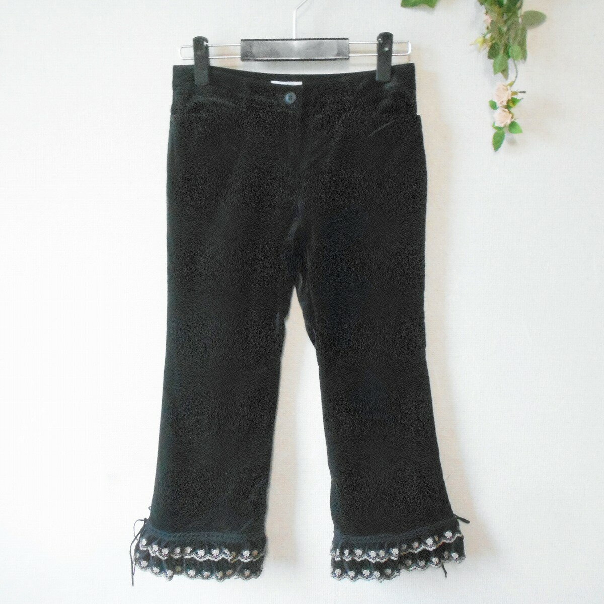 【中古】レストローズ LEST ROSE パンツ 黒 2 秋冬 レディース 裾2段フリル & 刺繍 & はしご リボン