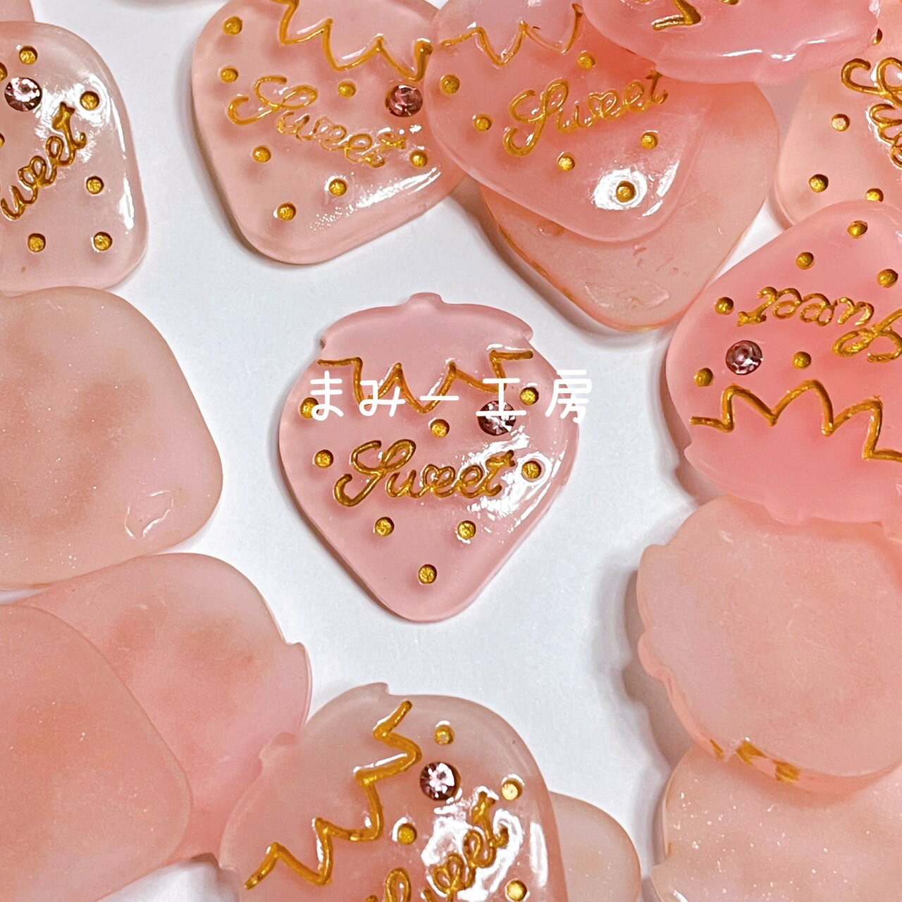 デコパーツ いちご ストーン付き 29*27ミリ ストロベリー