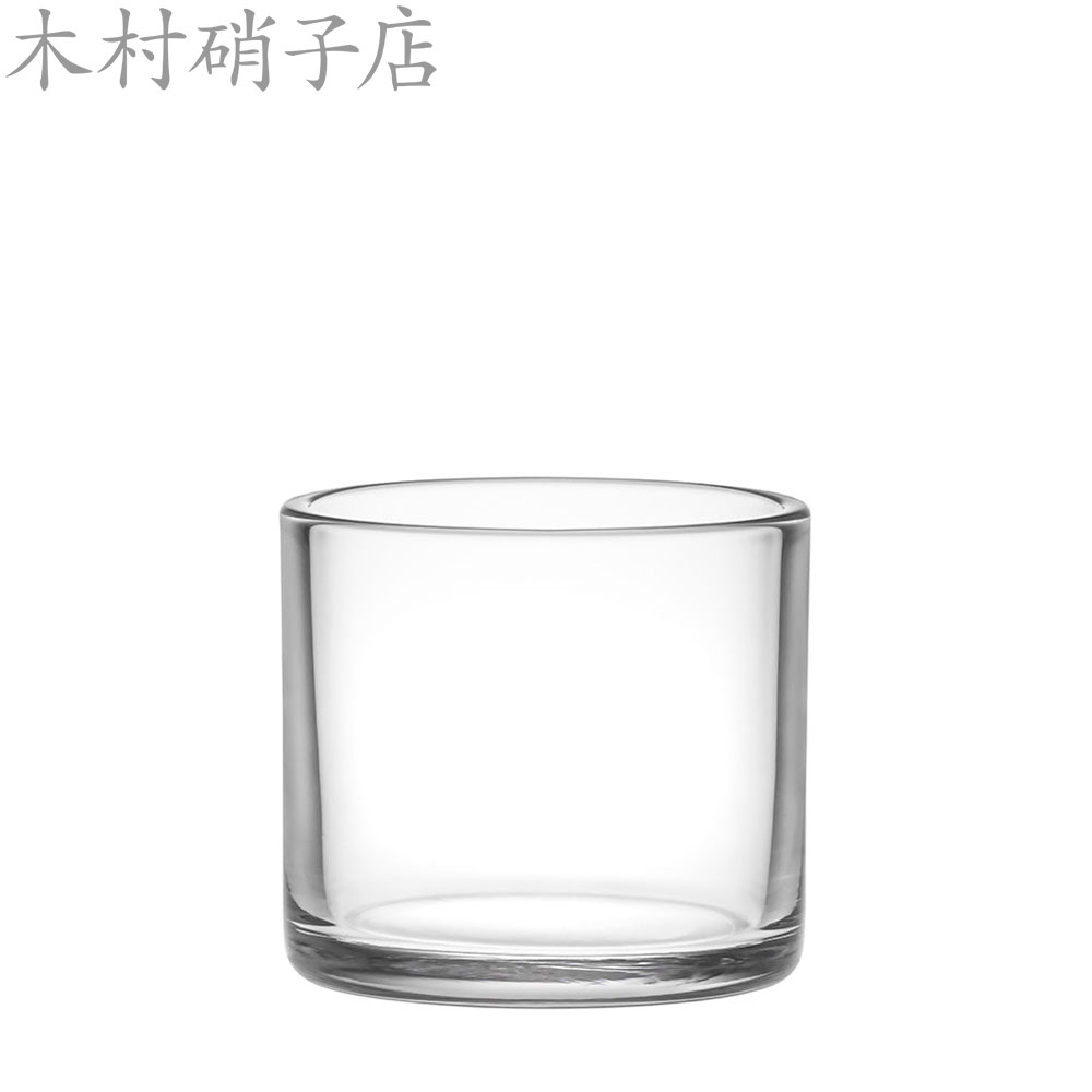 関連商品18626 リー 14018624 リー 240｜商品名｜リー 180｜メーカー｜木村硝子店｜品番｜18625｜材質｜半硬質ガラス｜用途｜日常使いのコップ、水・お茶・ジュースなど｜容量｜180cc｜商品特徴｜尊敬してやまない「ウィーン135」へのオマージュを込めた商品を作りたい、そんな思いからデザインがスタートしたアイテム「リー」。素材に半硬質硝子を使用しているため、少しあたたかいものも入れることができます。※半硬質硝子は80℃までの温度差に耐えられる素材です。キンキンに冷えた状態に80℃のお湯を入れると破損するおそれがあります。厚みにバラつきの多い製品ですが、一つずつ検品した上で良品としたものとなっております。【リー 180】容量180cc／高さ65mm／口径72mm。｜高さ｜65mm｜口径｜72mm｜製造国｜日本｜関連シリーズ｜リー｜備考｜こちらの商品は業務用の商品となり、梱包形態が簡素で専用化粧箱以外での納品の場合が多くございます。そのためギフト用でのご注文はおすすめできません。商品のお届けに関しましては正規メーカー代理店の「株式会社木村硝子店」より直送にてご納品させて頂く可能性がございます。出荷元は木村硝子店になっておりますが、グラスの破損等の配送時における事故における連絡は、「木村硝子店」ではなく当店へご連絡をお願い致します。｜注意事項｜※半硬質硝子（80℃までの温度差に耐えられる素材）ですがキンキンに冷えた状態に80℃のお湯を入れると破損するおそれがあります。※厚みにバラつきの多い製品ですが、一つずつ検品した上で良品としたものとなっております。予めご了承ください。｜メインカテゴリ｜ワイングッズ館＞グラス＞その他グラス｜配送方法｜通常：宅配便（メール便不可商品）◆北海道・沖縄県への配送はお受けしておりません。ご注文確認後にご連絡の上キャンセルいたします。当店及びメーカーで欠品の場合でもご購入でいる場合がございます。欠品時の納期はメールでご連絡します。「ウィーン135」へのオマージュを込めたタンブラー「リー」。尊敬してやまない「ウィーン135」へのオマージュを込めて生まれたアイテム。半硬質硝子を使用しているため、少しあたたかいものも入れることができます。注意こちらの商品は交換・返品不可となります。※初期不良以外のご購入者様都合の交換・返品ができません。この商品はお取り寄せになりますこちらの商品は、ご注文確認後メーカーより取り寄せとなります。他のサイトでも同時販売しておりますので、在庫更新のタイミングにより商品をご用意できない場合がございます。メーカー在庫が欠品の場合もございますので予めご了承ください。別途、メールにてご案内させていただきます。シーズン品につきましては、在庫変動が激しいため欠品の可能性がございます。お急ぎの場合は、お手数ですがご購入前に在庫のご確認をお願いいたします。