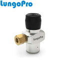 関連商品LP034NZ Lungo Pro ルンゴプロ ノズルセットLP036ST Lungo Pro ルンゴプロ 抗酸化ガスカートリッジ シリコンスタンドLP035CP Lungo Pro ルンゴプロ タイトボトルキャップ 2個入りLP055KT Lungo Pro ルンゴプロ Lungo Pro ONE PUSH MAGIC スターターセットLP004BK Lungo Pro ルンゴプロ 抗酸化ガスカートリッジ ルンゴN2(窒素)LP030KT Lungo Pro ルンゴプロ CO2(炭酸) キットLP013GR Lungo Pro ルンゴプロ 抗酸化ガスカートリッジ ルンゴCO2(炭酸)LP005GR Lungo Pro ルンゴプロ 抗酸化ガスカートリッジ ルンゴCO2(炭酸) 5本セット｜商品名｜Lungo Pro ルンゴプロ マルチレギュレーター ONE PUSH MAGIC｜品番｜LP033RG｜関連シリーズ｜ヴィノルンゴ｜備考｜※本商品はマルチレギュレーター ONE PUSH MAGICのみになります。｜メインカテゴリ｜ワイングッズ館＞バー・ワイン・日本酒グッズ＞セーバー(ストッパー)｜配送方法｜通常：宅配便（メール便不可商品）◆送料込みの表示がある商品に関しましても、北海道・沖縄県は別途送料2,835円を頂戴いたしております。◆当店では当日出荷の記載のない商品に関しましてはご購入ができる状態でも取り寄せとなりますのでお急ぎの場合は事前にお問い合わせくださいませ。メーカーにて欠品の場合はメールにてご連絡をさせていただきます。当店よりのご注文確認メールが届かない場合はお電話にてご連絡させていただきますので届かない旨を必ずご一報お願いいたします。納期・返品交換・ご注文時の注意事項につきましては、ご利用ガイドをご一読下さい。 → ご利用ガイドへ高純度「窒素」または「炭酸ガス」で食品の酸化を抑制！食品会社のプロの保存技術をお手元に食品会社では食品を新鮮に保存するため高純度の窒素ガスや炭酸ガスを使用しています。ルンゴプロキットは専用の高純度のガス（窒素または炭酸ガス(二酸化炭素)）を注入するシステムです。【N2ガスカートリッジ(99.995%以上の純度)を装着】・飲み残しのワインやお酒の風味を維持しながら酸化抑制(約2週間)・食品の酸化、カビ、変色抑制・飲食品の風味・ビタミン維持・飲食品の酸化・カビ・変色抑制【CO2カートリッジを装着】・飲料の酸化抑制と微発泡化・食品の酸化、カビ、腐敗抑制・飲食品の酸化・カビ・腐敗抑制・飲料の発泡化・発泡飲料の発泡性復活注意こちらの商品は交換・返品不可となります。