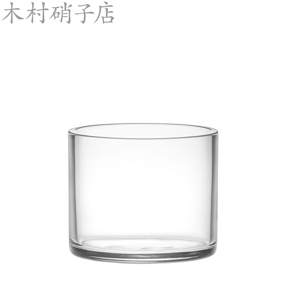 関連商品18626 リー 14018625 リー 180｜商品名｜リー 240｜メーカー｜木村硝子店｜品番｜18624｜材質｜半硬質ガラス｜用途｜飲み物のほか、スープやデザートなどお料理にも｜容量｜240cc｜商品特徴｜尊敬してやまない「ウィーン135」へのオマージュを込めた商品を作りたい、そんな思いからデザインがスタートしたアイテム「リー」。素材に半硬質硝子を使用しているため、少しあたたかいものも入れることができます。※半硬質硝子は80℃までの温度差に耐えられる素材です。キンキンに冷えた状態に80℃のお湯を入れると破損するおそれがあります。厚みにバラつきの多い製品ですが、一つずつ検品した上で良品としたものとなっております。【リー 240】容量240cc／高さ65mm／口径80mm。｜高さ｜65mm｜口径｜80mm｜製造国｜日本｜関連シリーズ｜リー｜備考｜こちらの商品は業務用の商品となり、梱包形態が簡素で専用化粧箱以外での納品の場合が多くございます。そのためギフト用でのご注文はおすすめできません。商品のお届けに関しましては正規メーカー代理店の「株式会社木村硝子店」より直送にてご納品させて頂く可能性がございます。出荷元は木村硝子店になっておりますが、グラスの破損等の配送時における事故における連絡は、「木村硝子店」ではなく当店へご連絡をお願い致します。｜注意事項｜※半硬質硝子（80℃までの温度差に耐えられる素材）ですがキンキンに冷えた状態に80℃のお湯を入れると破損するおそれがあります。※厚みにバラつきの多い製品ですが、一つずつ検品した上で良品としたものとなっております。予めご了承ください。｜メインカテゴリ｜ワイングッズ館＞グラス＞その他グラス｜配送方法｜通常：宅配便（メール便不可商品）◆送料込みの表示がある商品でも、北海道・沖縄県は別途送料2,835円を頂戴します。当店及びメーカーで欠品の場合でもご購入でいる場合がございます。欠品時の納期はメールでご連絡します。「ウィーン135」へのオマージュを込めたタンブラー「リー」。尊敬してやまない「ウィーン135」へのオマージュを込めて生まれたアイテム。半硬質硝子を使用しているため、少しあたたかいものも入れることができます。注意こちらの商品は交換・返品不可となります。※初期不良以外のご購入者様都合の交換・返品ができません。この商品はお取り寄せになりますこちらの商品は、ご注文確認後メーカーより取り寄せとなります。他のサイトでも同時販売しておりますので、在庫更新のタイミングにより商品をご用意できない場合がございます。メーカー在庫が欠品の場合もございますので予めご了承ください。別途、メールにてご案内させていただきます。シーズン品につきましては、在庫変動が激しいため欠品の可能性がございます。お急ぎの場合は、お手数ですがご購入前に在庫のご確認をお願いいたします。
