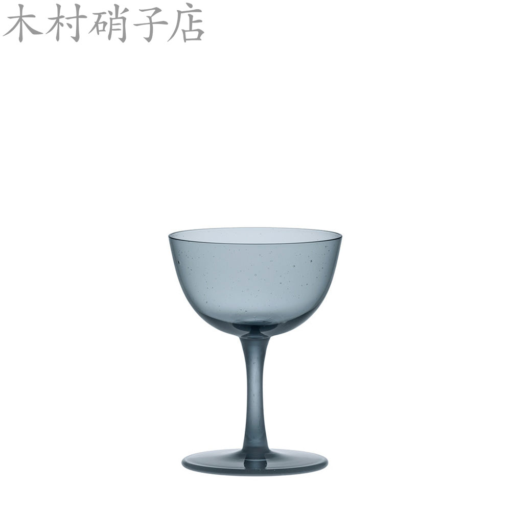 関連商品18768 オリバ 00118770 オリバ 003｜商品名｜オリバ 002｜メーカー｜木村硝子店｜品番｜18769｜材質｜再生ガラス｜用途｜マティーニ、カクテル、デザート｜容量｜160cc｜商品特徴｜再生硝子でつくったマティーニグラス「オリバ」。ブルーグレイの色合いが、無色のカクテルに新鮮な表情を与えます。透明グラスが主流のプロユースに、あえて色ガラスで楽しむという新しい提案から生まれたシリーズです。デザートグラスとしてもお使いいただけます。※生地ヨレや細かい気泡、異物、ステムの太さなど、ロットによる多少のばらつきがあります。【オリバ 002】容量160cc／高さ113mm／口径84mm。｜高さ｜113mm｜口径｜84mm｜製造国｜日本｜関連シリーズ｜オリバ｜備考｜こちらの商品は業務用の商品となり、梱包形態が簡素で専用化粧箱以外での納品の場合が多くございます。そのためギフト用でのご注文はおすすめできません。商品のお届けに関しましては正規メーカー代理店の「株式会社木村硝子店」より直送にてご納品させて頂く可能性がございます。出荷元は木村硝子店になっておりますが、グラスの破損等の配送時における事故における連絡は、「木村硝子店」ではなく当店へご連絡をお願い致します。｜注意事項｜※再生硝子でつくっているため、生地ヨレや細かい気泡、異物、または出っ張りのようなものがありますが使用に問題はなく、良品とさせていただいております。ロットにより多少の色のばらつきがあります。予めご了承ください。｜メインカテゴリ｜ワイングッズ館＞グラス＞カクテルグラス｜配送方法｜通常：宅配便（メール便不可商品）◆送料込みの表示がある商品でも、北海道・沖縄県は別途送料2,835円を頂戴します。当店及びメーカーで欠品の場合でもご購入でいる場合がございます。欠品時の納期はメールでご連絡します。再生硝子でつくる、新鮮な色合いのマティーニグラス「オリバ」。再生硝子でつくったマティーニグラス。ブルーグレイの色合いが、無色のカクテルに新鮮な表情を与えます。透明グラスが主流のプロユースに、あえて色ガラスで楽しむ新しい提案です。注意こちらの商品は交換・返品不可となります。※初期不良以外のご購入者様都合の交換・返品ができません。この商品はお取り寄せになりますこちらの商品は、ご注文確認後メーカーより取り寄せとなります。他のサイトでも同時販売しておりますので、在庫更新のタイミングにより商品をご用意できない場合がございます。メーカー在庫が欠品の場合もございますので予めご了承ください。別途、メールにてご案内させていただきます。シーズン品につきましては、在庫変動が激しいため欠品の可能性がございます。お急ぎの場合は、お手数ですがご購入前に在庫のご確認をお願いいたします。