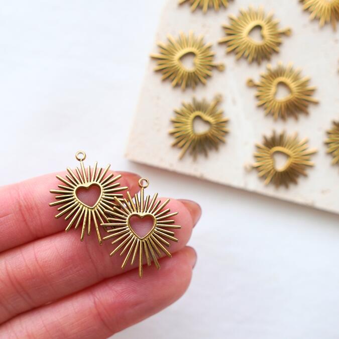 【ゴールドハートチャーム/5個セット】ハンドメイド 資材 材料 diy DIY ハンドメイドパーツ ピアス制作 ピアスパーツ ハンドメイド資材