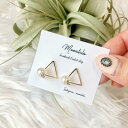 【2color/トライアングルパールピアス】クリエイティブデザイン 個性的 結婚式 お呼ばれ 二次会 オケージョン パールピアス パールアクセサリー