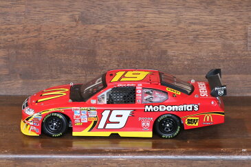 【蔵出新品】 ACTION RACING COLLECTABLES アクションレーシングコレクタブルELLIOTT SADLER #19 McDonald's 1:24 エリオット・サドラー 【181SS30】