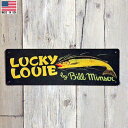 メタルベースサイン LUCKY LOUIE レトロ調 9.5cm×29cm Made in USA ■ ルアー バス 釣り フィッシング 魚 インテリア 雑貨 壁掛け ガレージ イエロー グリーン