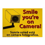 プラスチックサイン "Smile you're on Camera" カメラの前では笑ってね（カメラ監視中） 看板 23cm×30.5cm 30.5英語 スペイン語 ■ ショップ ディスプレイ 防犯 万引き対策 ジョーク インテリア 雑貨