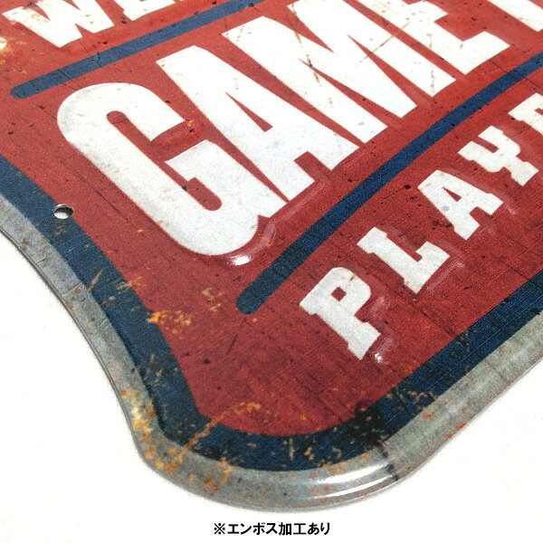 エンボス メタルサイン "WELCOME TO THE GAME ROOM" ゲーム部屋へようこそ 看板 縦19cm×横27cm アメリカ製 ■ ゲーマー ゲーム配信者 ゲーム実況 アメリカン 星条旗 ダイカット 壁掛け サイン ショップ ガレージ ブリキ看板 [2]