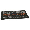 【商品詳細】 「HARLEY-DAVIDSON PRE-LUXE Premium deluxe MOTORCYCLE OIL」の文字が書かれたデザイン！ 表面は 硬いココナッツ繊維で作られているので靴裏の泥や汚れなどをしっかりとキャッチ！裏は滑り止め用にビニール(ゴム)製の生地が使われています。 玄関前やガレージなどで、きちんと汚れを落としてくれるオススメドアマットです！ 【商品情報】 ・サイズ(約)：縦50.5cm×横76cm ・素材：ココナッツ繊維、ビニール(ゴム) ・ハーレーダビッドソンオフィシャルライセンス品 【関連商品】 ■他の玄関マットはコチラ ■他のハーレーのマットはコチラ ■ハーレー関連商品はコチラ 【注意事項】 輸入品を含む一部の商品は検品のため開梱させて頂く場合がございます。また、新品であってもパッケージや本体に細かな傷や汚れがある場合がございますので、ご了承のうえお買い上げ頂きますようお願い致します。これらの傷は海外輸送時やアンティーク品のためについたものであり、不良品や中古品ではありませんのでご安心下さい。