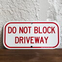 DO NOT BLOCK DRIVEWAY 私道をブロックしないでください メタルサイン ティンサイン 15cm×30cm サインボード ■ 駐車禁止 インテリア 雑貨 ガレージ 壁掛け 人気 おしゃれ ブリキ看板 デザインボード TINプレート 店舗ディスプレイ アメリカ雑貨 アメリカン雑貨