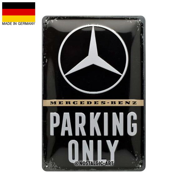 【商品詳細】 "MERCEDES-BENZ PARKING ONLY" メルセデス・ベンツのロゴが描かれた立体的なエンボスメタルサイン 全体が半円型に盛り上がったデザインでロゴと"PARKING ONLY"のテキストはさらにエンボス加工され、立体的になっています。 個人用にガレージやインテリアで個性的な空間を演出できます。もちろんショップ用にも◎なデザインです。 ※入荷ロットにより色味が商品画像と若干異なる場合がございます。また、輸入品のため、角の部分に若干の曲がりなどがある場合がございます。遠目にはほとんど気にならないレベルとなっておりますので、ご了承の上、お買い求めください。 【商品詳細】 ・サイズ（約）：縦30×横20×厚さ1(cm) ・壁掛け穴：四隅に1か所ずつ。計4か所 ※取り付け用のネジなどは付属しません。 【関連商品】 ■他のベンツ関連グッズはコチラ ■他の看板はコチラ 【ブリキ看板の注意事項】 ※新品未使用品ですが、薄い磨き傷が有る場合がございます。 ※写真と実物の色合いが異なっている場合がございます。 【注意事項】 輸入品を含む一部の商品は検品のため開梱させて頂く場合がございます。また、新品であってもパッケージや本体に細かな傷や汚れがある場合がございますので、ご了承のうえお買い上げ頂きますようお願い致します。これらの傷は海外輸送時やアンティーク品のためについたものであり、不良品や中古品ではありませんのでご安心下さい。