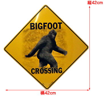 【ブリキ看板】BIGFOOT CROSSING メタルサイン 42cm×42cm【ビッグフット インテリア 雑貨 壁掛け ガレージ 標識 店舗 オレンジ ブラック メイドインUSA】