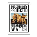 【ブリキ看板】悪魔のいけにえ THIS COMMUNITY PROTECTED NEIGHBORHOOD WATCH 29cm×20.5cm【Texas Chainsaw Massacre Sawyer 映画 ホラー レトロ インテリア 雑貨 ガレージ 壁掛け ブルー ホワイト ブラック】