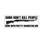 ステッカー GUNS DON'T KILL PEOPLE DADS WITH PRETTY DAUGHTERS DO ショットガン 7cm×20cm ■ NRA 標語 全米ライフル協会 ミリタリー 銃 ガン 雑貨 小物