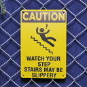 メタルサイン 注意 足元に注意 階段が滑りやすくなっています 