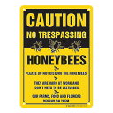 メタルサイン "CAUTION NO TRESPASSING HONEYBEES" 注意 ミツバチがいるので通行禁止です 看板 縦30cm×横20cm ■ 壁掛け 注意喚起 蜂 サイン ショップ ガレージ ブリキ看板