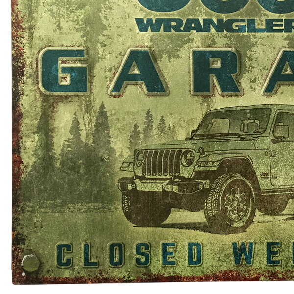 メタルサイン "Jeep WRANGLER GARAGE" ジープ・ラングラー ガレージ 看板 縦32cm×横40.5cm ■ ヴィンテージ風 オフロード 車 森 壁掛け 雑貨 ブリキ看板 アメリカ製 [3]