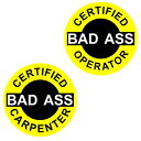 “BAD ASS CERTIFIED CARPENTER、OPERATOR(公認されたちょいワルな大工、オペレーターたち)” ラウンドステッカー【シール デカー...