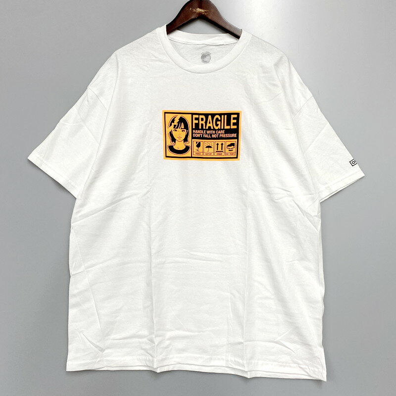 【美中古品】【メンズ】ON AIR KYNE FRAGILE LABEL S SL TEE オンエアー Tシャツ キネ ターゲット 半袖Tシャツ トップス サイズ：XXL カラー：ホワイト 万代Net店