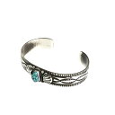 【中古】【メンズ】NAVAHO DARRELL CADMAN STAMPWORK TURQUOISE BANGLE ナバホ族 ダレル・キャドマン スタンプワーク ターコイズバングル アクセサリー インディアンジュエリー サイズ：内周：約135mm 開口部：約28mm 最大幅：約12mm カラー：シルバー 万代Net店