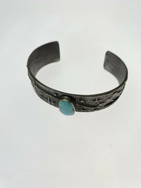 【中古】【メンズ/レディース】NAVAJO ANTHONY BOWMAN TURQUOISE TUFA CAST BRACELET ターコイズ ブレスレット バングル カラー：くすみがかったシルバー 万代Net店