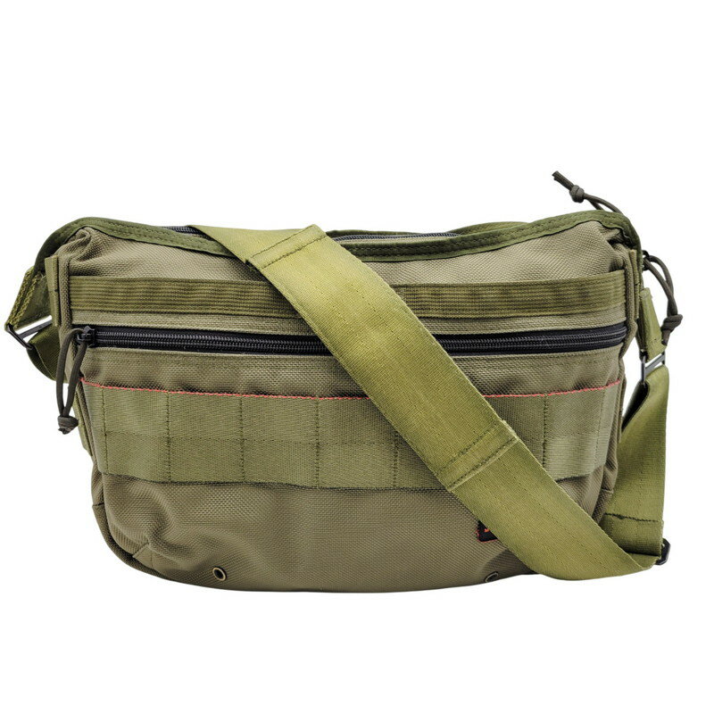 C, D, T, R, W - 【中古品】【メンズ/レディース】 BRIEFING ブリーフィング × TOMORROWLAND トゥモローランド WIDE DAY TRIPPER ワイドデイトリッパー USA製 ショルダーバッグ カバン 鞄 188-260310-as-13-izu カラー：カーキ 万代Net店